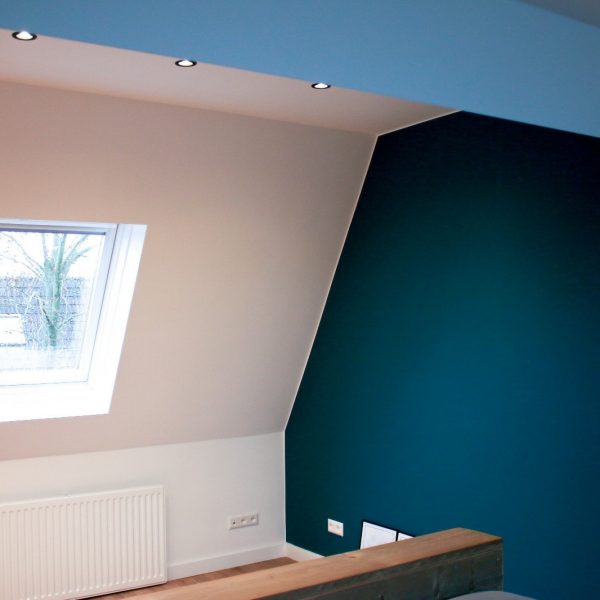 Latex spuiten wanden en plafond gehele woning in Breda. Inclusief 2 kleurtinten slaapkamers.